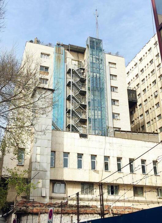 آسانسور شیشه ای هیدرولیک بیرون از نما